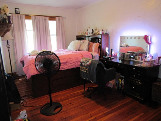 616 N 14th St, Sheboygan, WI 53081 - bedroom with wood finished floors
