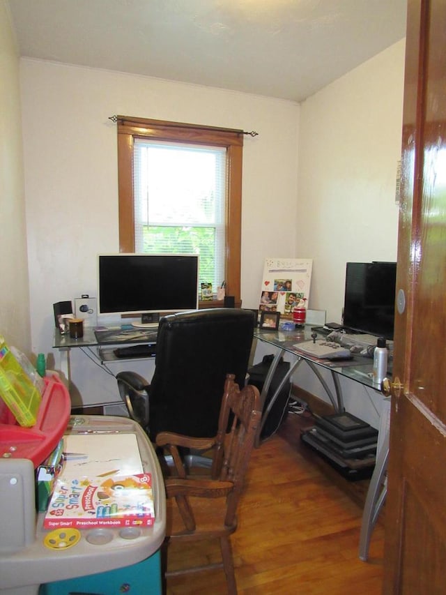 616 N 14th St, Sheboygan, WI 53081 - home office featuring wood finished floors