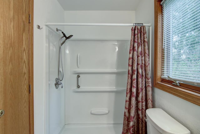 8103 W Folsom St, Eau Claire, WI 54703 - full bath with a shower with curtain