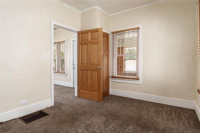 619 Middle St, Beloit, WI 53511 - empty room with carpet floors, crown molding, a textured wall, and a textured ceiling