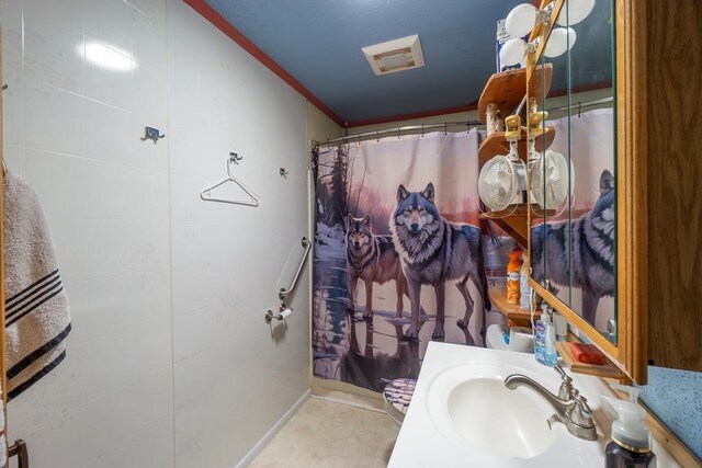 N8981 W Island Rd, Phillips, WI 54555 - bathroom with vanity, a shower with shower curtain, and crown molding