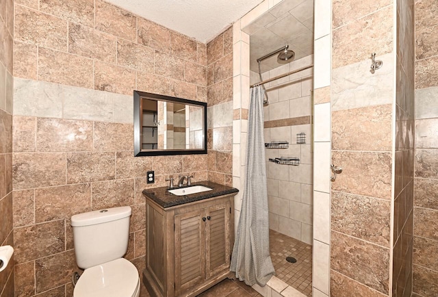 1721 Spring Pl, Racine, WI 53404 - full bath with tiled shower, vanity, tile walls, and a textured ceiling
