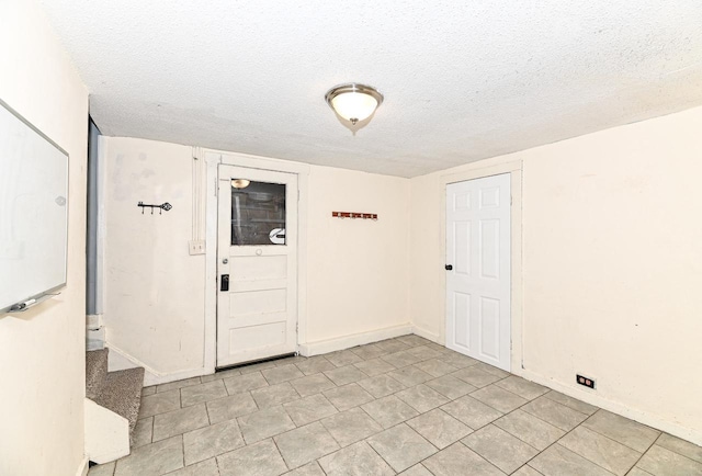 1721 Spring Pl, Racine, WI 53404 - entryway featuring a textured ceiling and baseboards