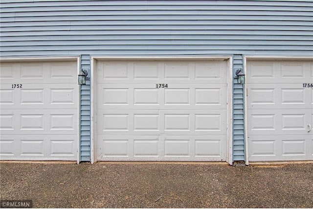 1754 Helena Rd, Oakdale, MN 55128 - view of garage