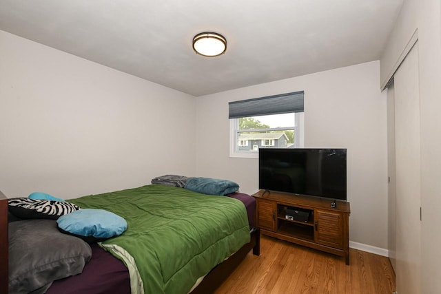 6913 Butternut Rd, Racine, WI 53402 - bedroom featuring light wood-style flooring and baseboards