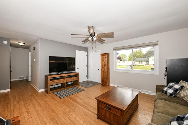 6913 Butternut Rd, Racine, WI 53402 - living area with ceiling fan and light wood-style flooring