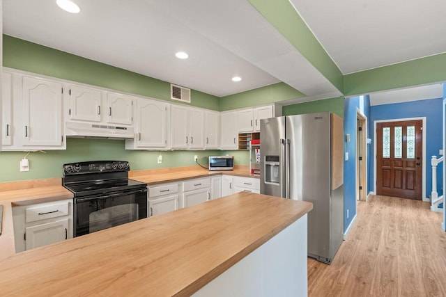 W330S7517 Split Rail Dr, Mukwonago, WI 53149 - kitchen featuring stainless steel appliances, under cabinet range hood, white cabinets, light wood finished floors, and recessed lighting