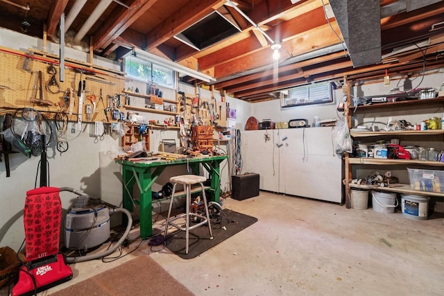 38 Bowen St, Oshkosh, WI 54901 - basement with a workshop area