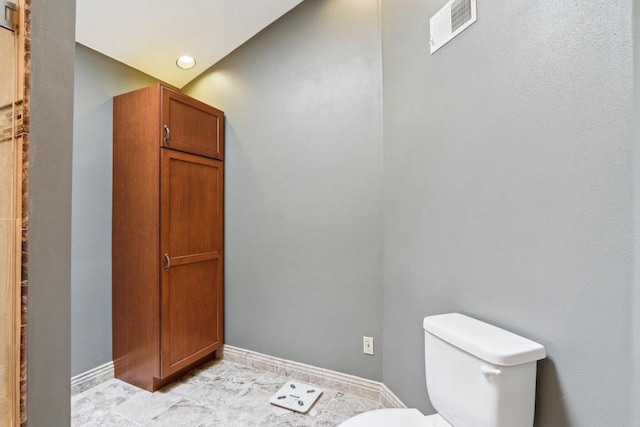 W151N10146 W Windsong Cir, Germantown, WI 53022 - bathroom featuring toilet and recessed lighting