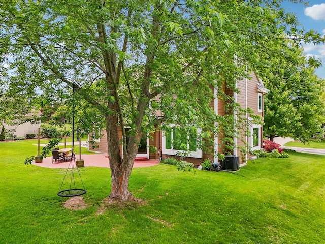 W151N10146 W Windsong Cir, Germantown, WI 53022 - view of green lawn with a patio