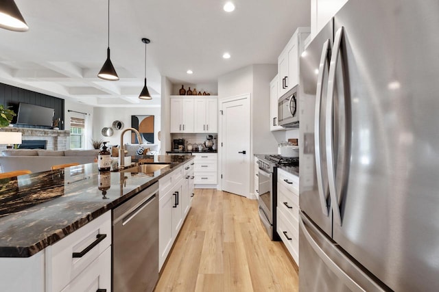 1887 Woodland Way, Slinger, WI 53086 - kitchen featuring stainless steel appliances, light wood-style flooring, coffered ceiling, recessed lighting, and open floor plan