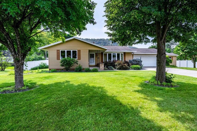 3424 Geneva Ln, La Crosse, WI 54601 - ranch-style house featuring an attached garage and driveway