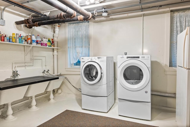 730 3rd St S, Wisconsin Rapids, WI 54494 - laundry room with washer and clothes dryer