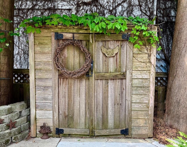 5961 N Lake Dr, Whitefish Bay, WI 53217 - view of gate
