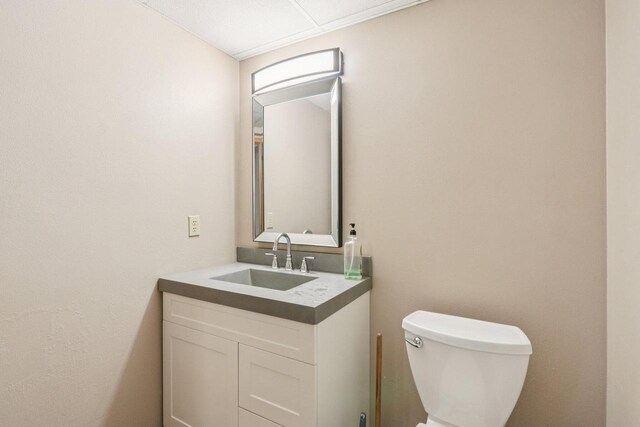 10268 W Parkedge Cir, Franklin, WI 53132 - half bath featuring toilet and vanity