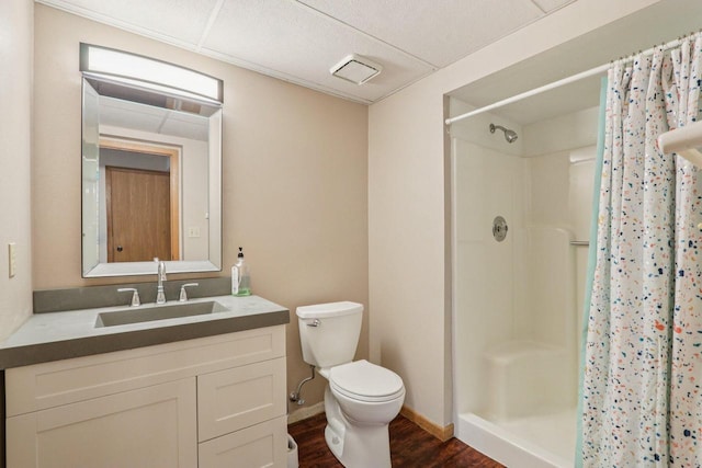 10268 W Parkedge Cir, Franklin, WI 53132 - bathroom featuring wood finished floors, vanity, and curtained shower