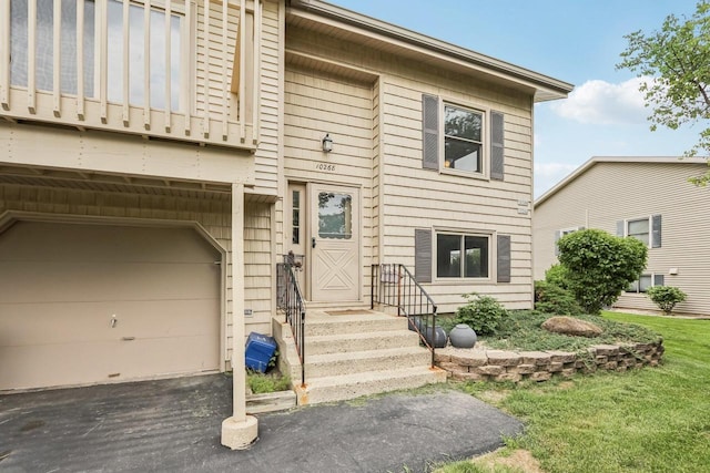 10268 W Parkedge Cir, Franklin, WI 53132 - multi unit property with an attached garage and asphalt driveway