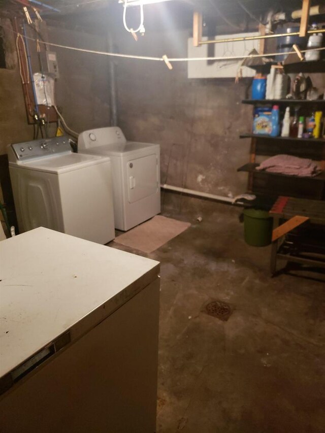 809 N 5th Ave, Wausau, WI 54401 - unfinished below grade area featuring washer and dryer