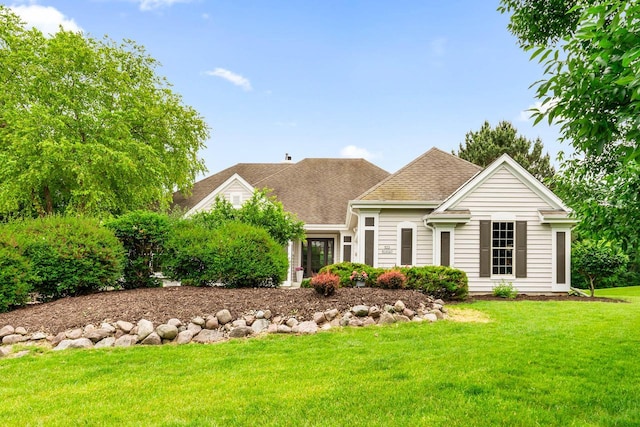 N53W16527 Whitetail Run, Menomonee Falls, WI 53051 - view of front facade featuring a front yard and a shingled roof