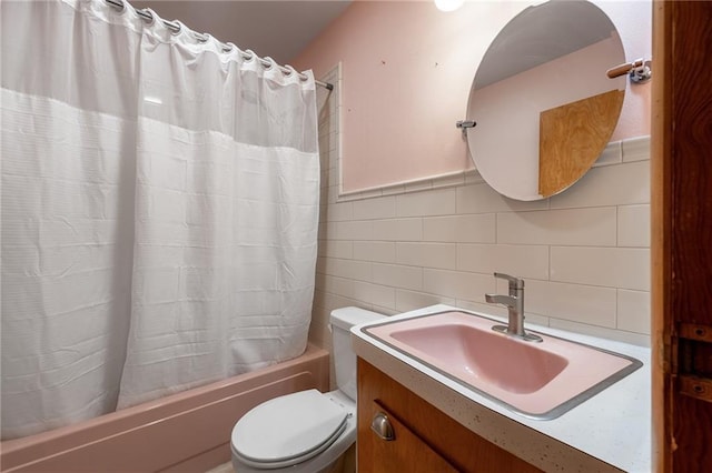 2336 Hayden Ave, Altoona, WI 54720 - bathroom with tile walls, shower / bath combo with shower curtain, vanity, and decorative backsplash