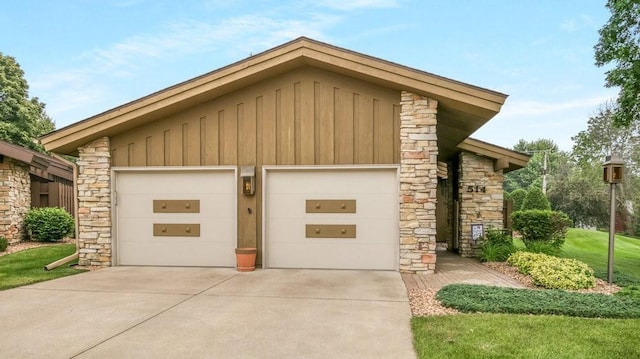 514 Fairfield Ct, Chippewa Falls, WI 54729 - view of detached garage