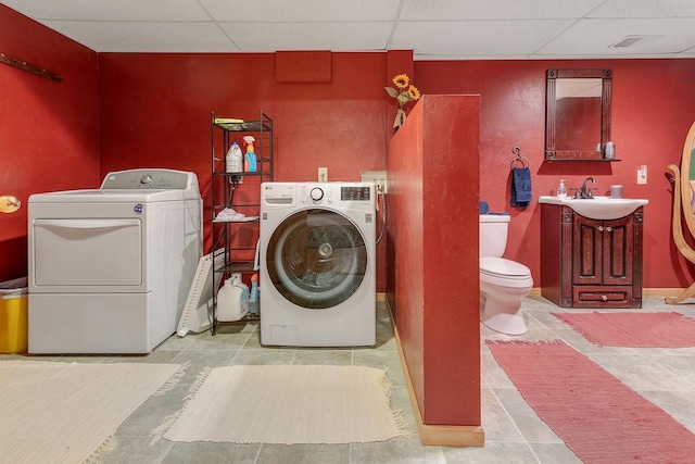 431 Ridgeway Dr, Brillion, WI 54110 - laundry room featuring washer and dryer
