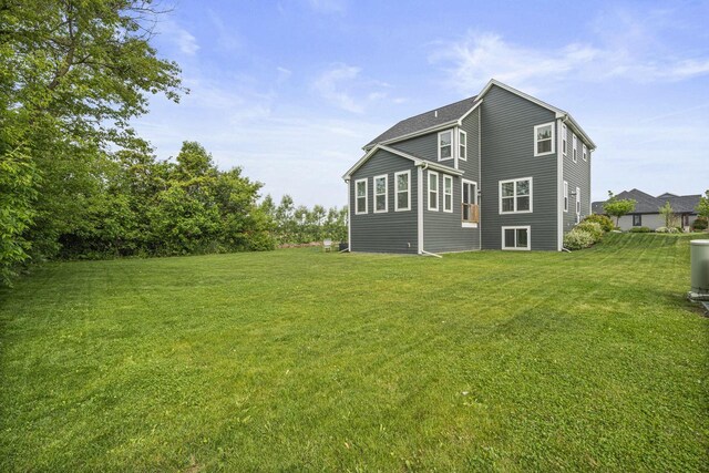 7949 W Oakwood Way, Franklin, WI 53132 - rear view of property featuring a yard