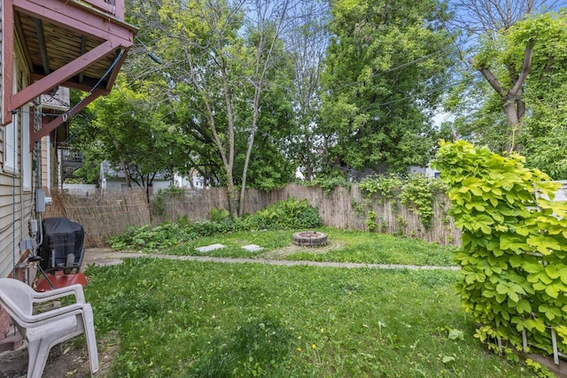 3715 N 2nd St, Milwaukee, WI 53212 - fenced backyard featuring an outdoor fire pit