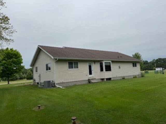 1064 Sunny Ridge Cir, Nekoosa, WI 54457 - rear view of property featuring entry steps and a lawn
