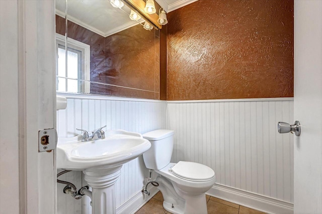 3918 W Hampton Ave, Milwaukee, WI 53209 - half bath featuring tile patterned floors, wainscoting, and ornamental molding
