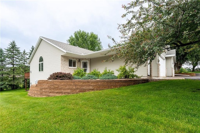 3413 Mcelroy Ct, Eau Claire, WI 54701 - view of front facade with a front lawn