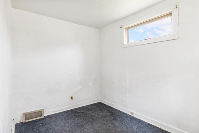 1647 Loomis St, La Crosse, WI 54603 - unfurnished room with dark colored carpet and baseboards