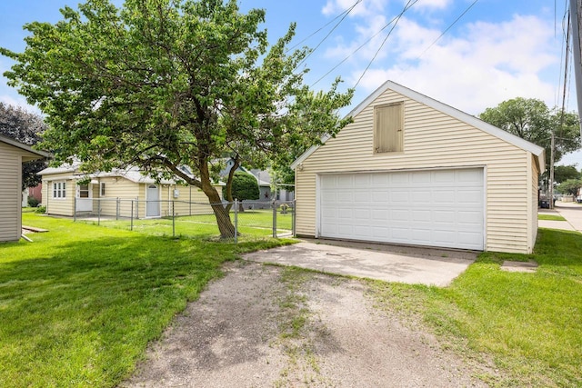 1647 Loomis St, La Crosse, WI 54603 - view of detached garage