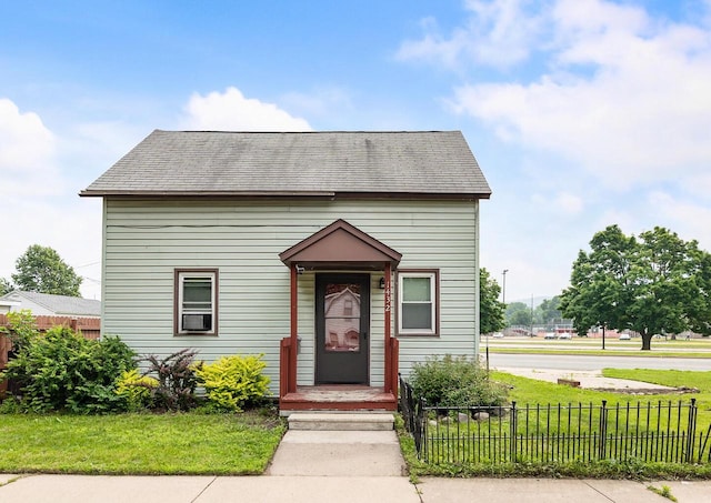 1432 Loomis St, La Crosse, WI 54603 - view of front of home featuring roof with shingles