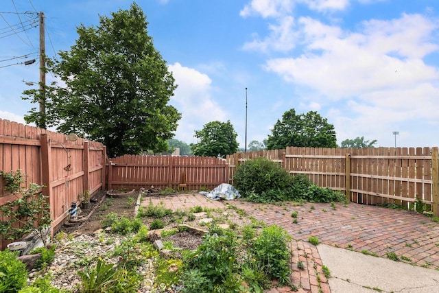 1432 Loomis St, La Crosse, WI 54603 - fenced backyard with a patio
