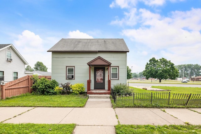 1432 Loomis St, La Crosse, WI 54603 - view of front facade featuring cooling unit