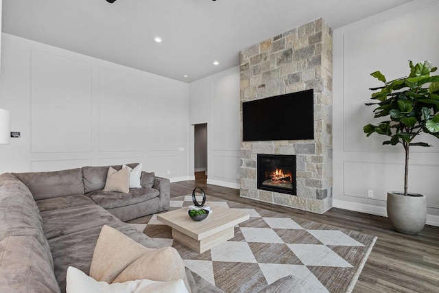 7205 N Trinity Ct, Appleton, WI 54913 - living area with a decorative wall, wood finished floors, a fireplace, and recessed lighting