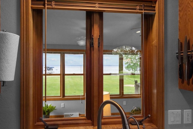 N7861 Lakeshore Dr, Fond Du Lac, WI 54937 - kitchen view of a textured wall