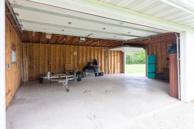 N7861 Lakeshore Dr, Fond Du Lac, WI 54937 - garage with a garage door opener