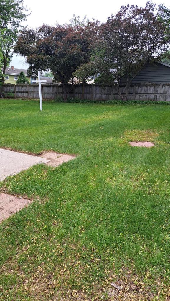 752 Imperial Ct Unit 754, West Bend, WI 53095 - view of yard