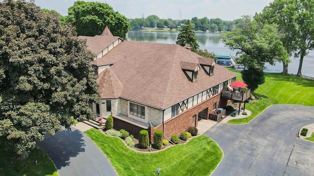 2213 Sunrise Dr, Appleton, WI 54914 - aerial view of property and surrounding area featuring a nearby body of water