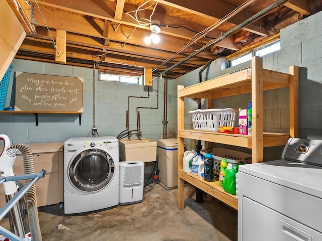 328 W Wilson St, Valders, WI 54245 - laundry area featuring washing machine and clothes dryer