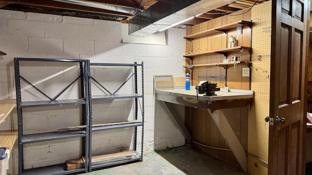 3218 N 13th St, Wausau, WI 54403 - unfinished basement with concrete block wall