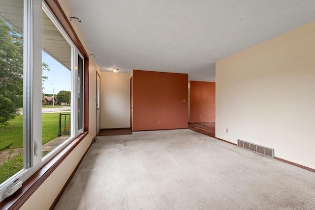 1517 Navarino St, Algoma, WI 54201 - empty room with light carpet and baseboards