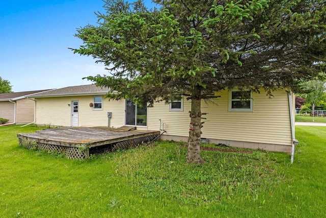 1517 Navarino St, Algoma, WI 54201 - back of house with a wooden deck and a yard