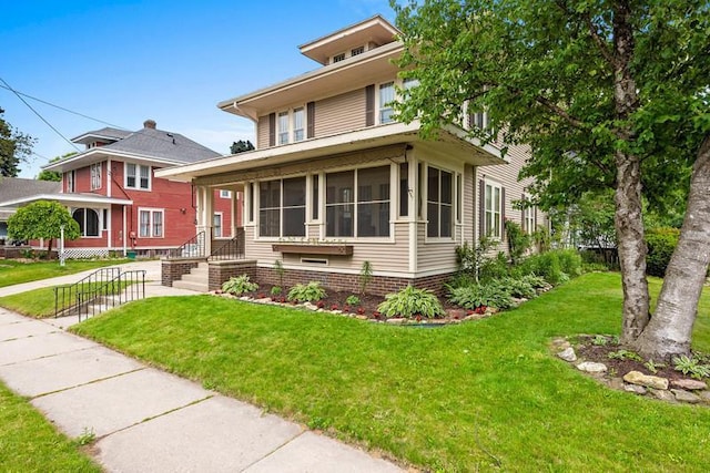 701 N 7th St, Manitowoc, WI 54220 - traditional style home with a front yard