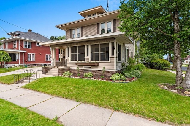 701 N 7th St, Manitowoc, WI 54220 - american foursquare style home featuring a front yard