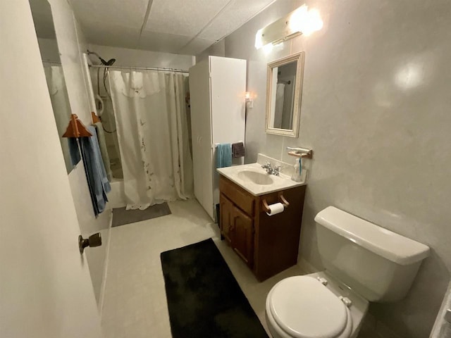 154 W Arndt St, Fond Du Lac, WI 54935 - bathroom with vanity and shower / bath combo with shower curtain
