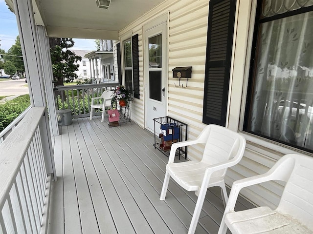 154 W Arndt St, Fond Du Lac, WI 54935 - view of wooden porch