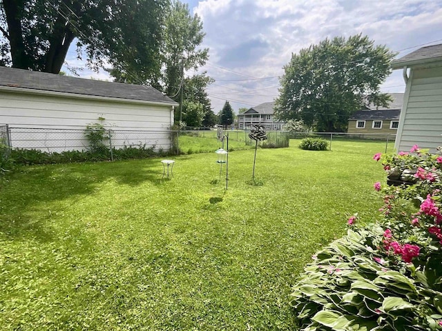 154 W Arndt St, Fond Du Lac, WI 54935 - view of yard